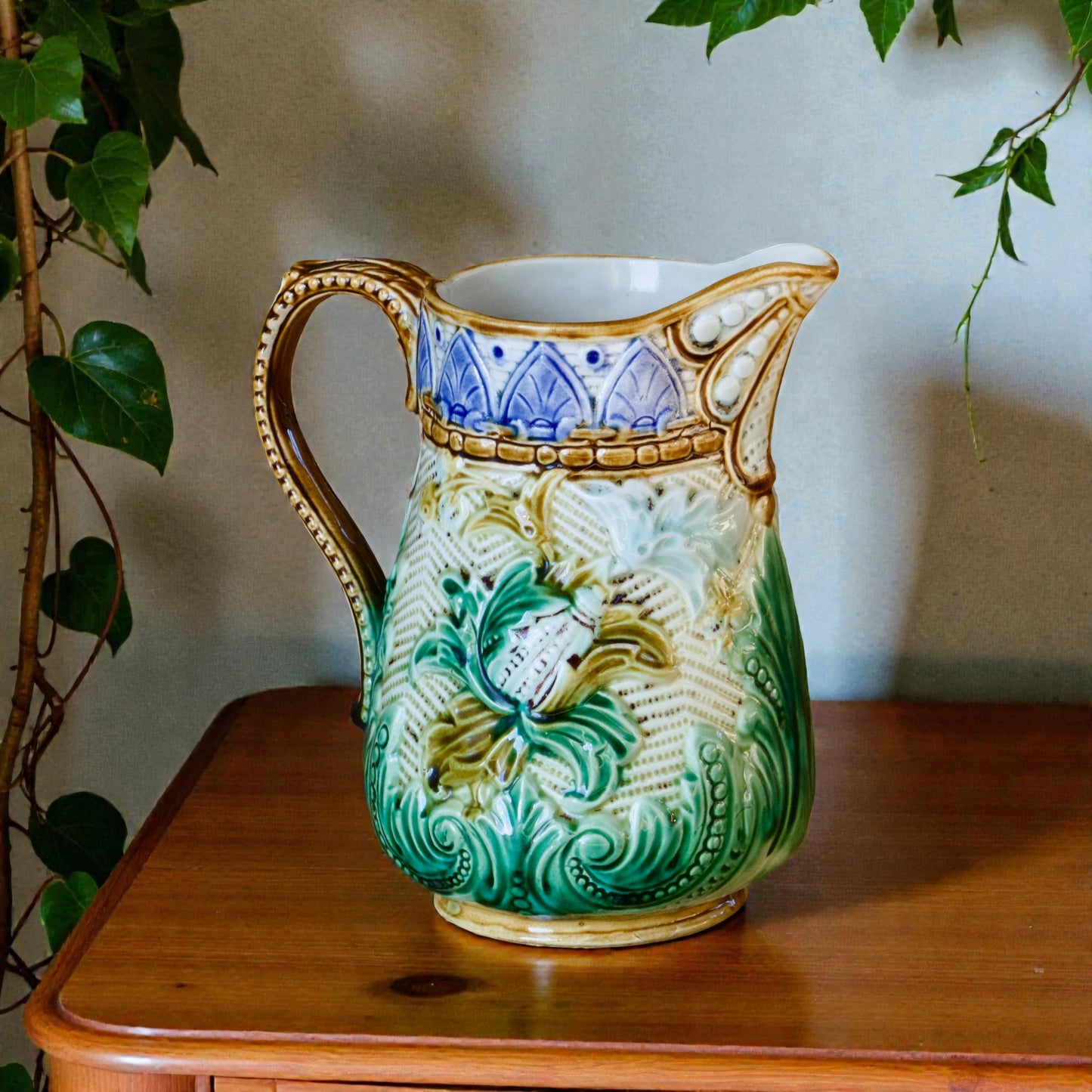 Pichet carafe XIXe siècle en barbotine de l'Est