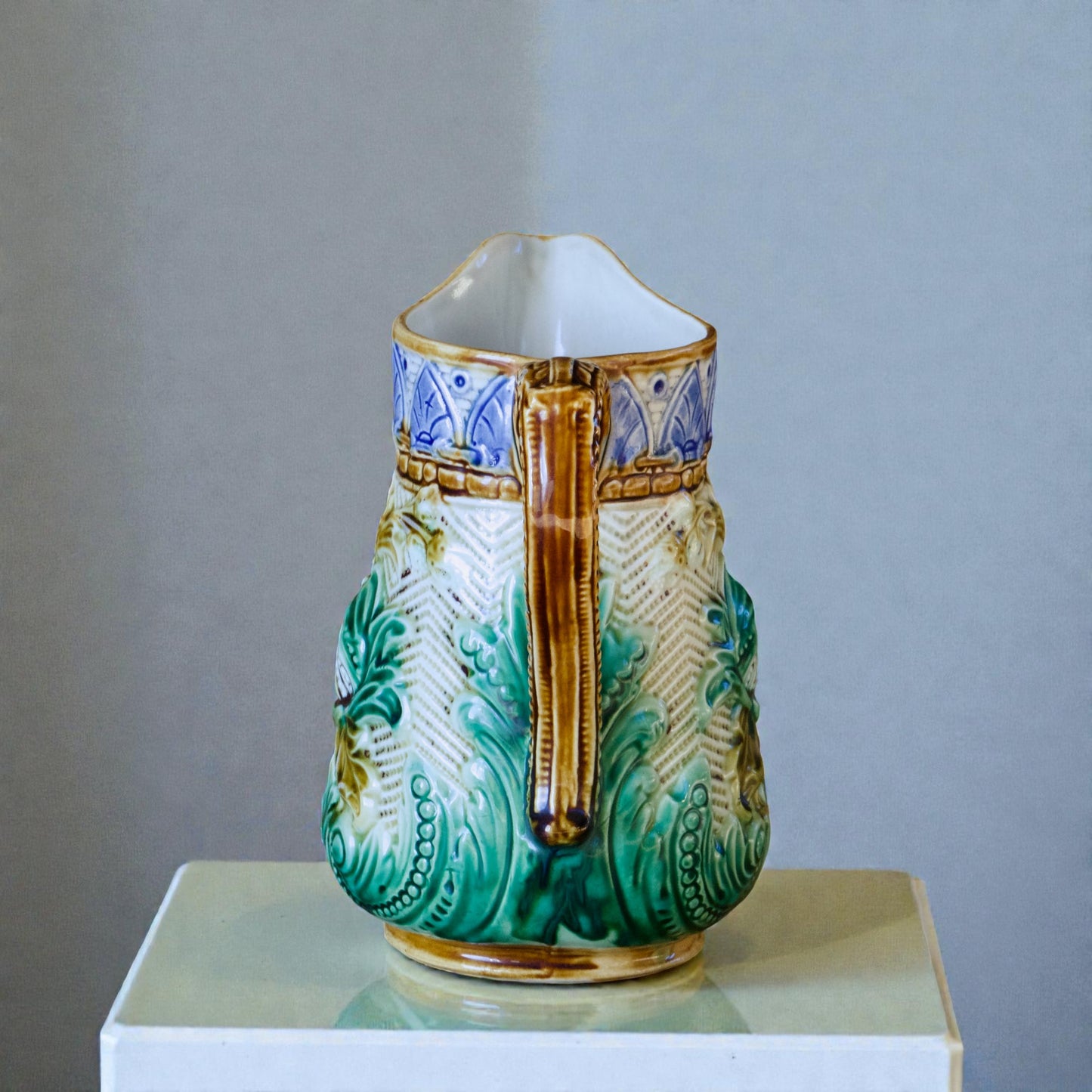 Pichet carafe XIXe siècle en barbotine de l'Est