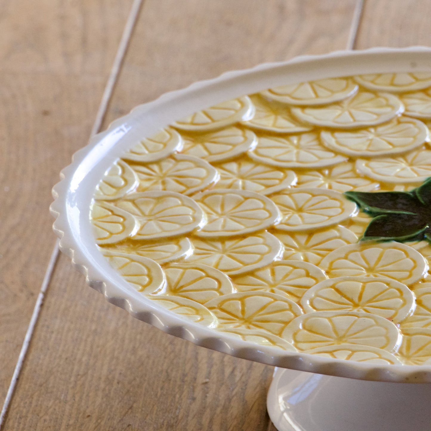 Grand présentoir à gâteau / tarte en barbotine citrons
