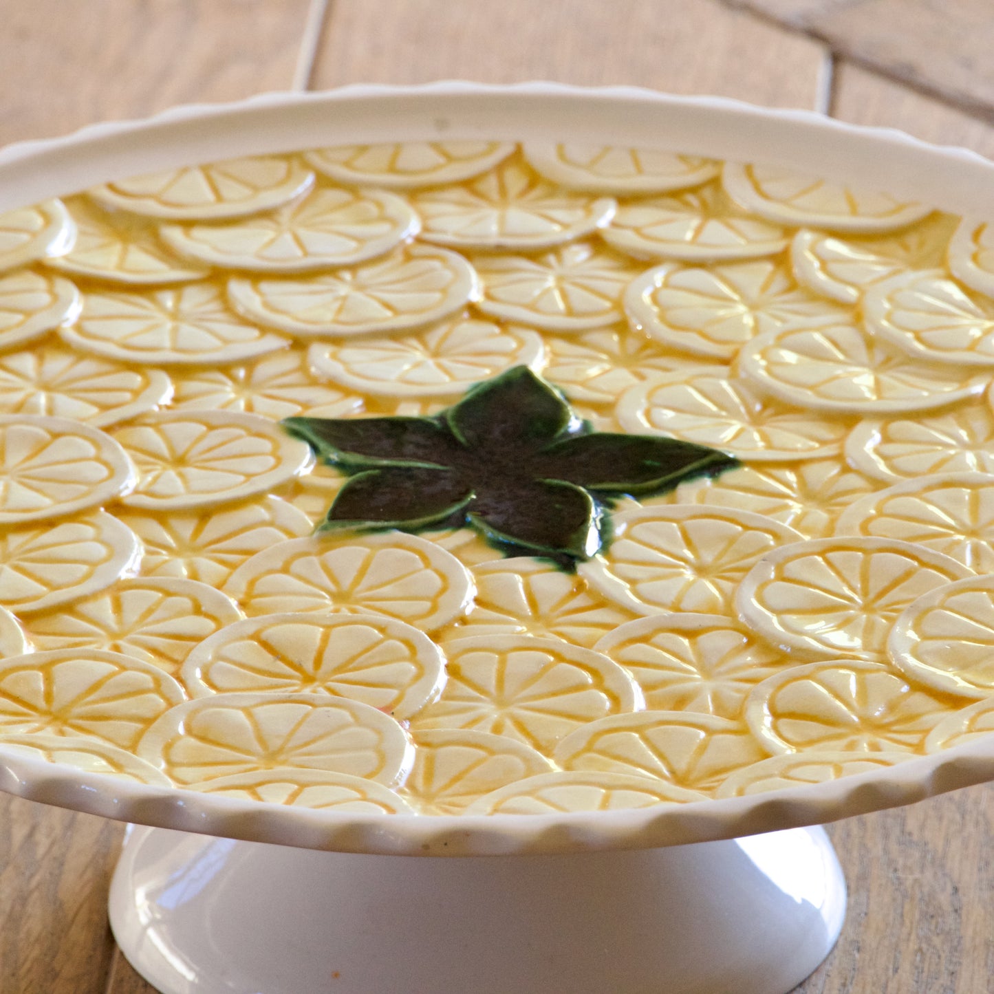 Grand présentoir à gâteau / tarte en barbotine citrons