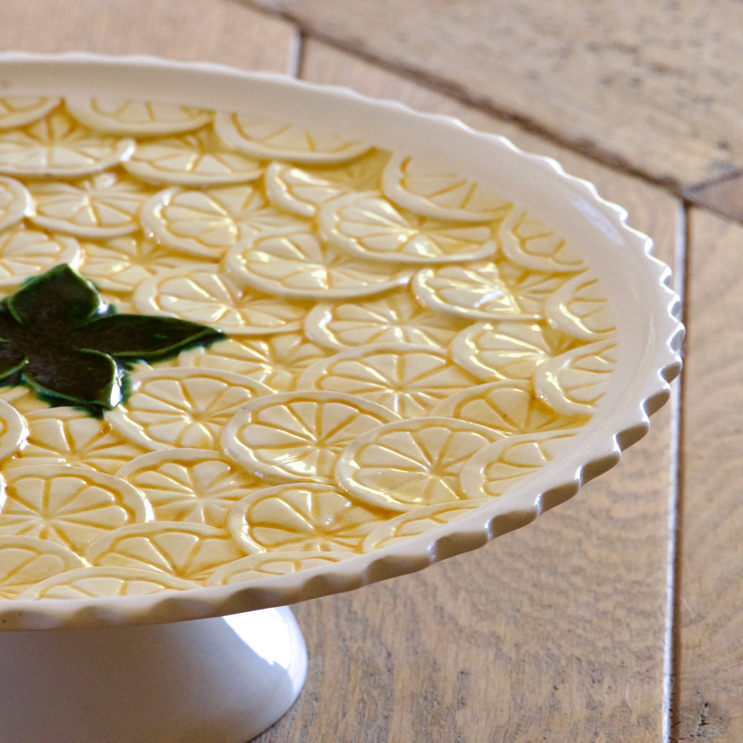 Grand présentoir à gâteau / tarte en barbotine citrons