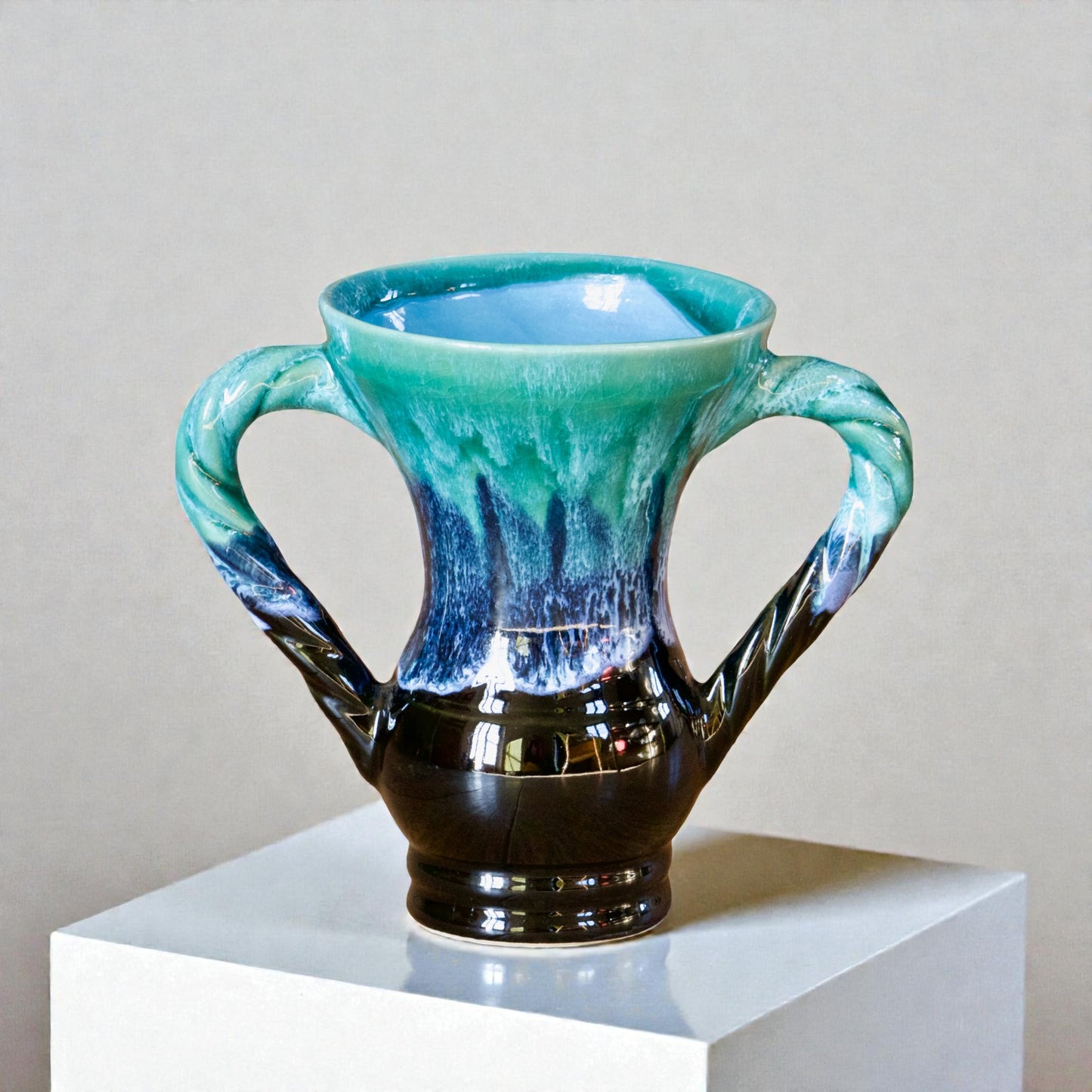 Vase amphore en grès émaillé flammé turquoise