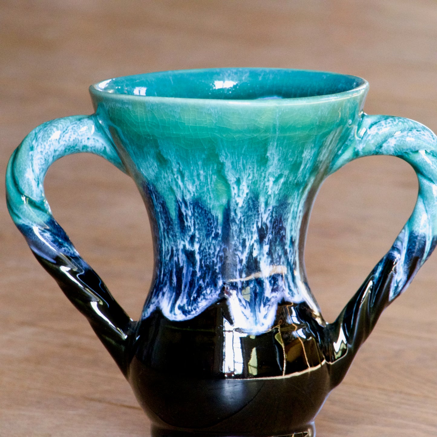 Vase amphore en grès émaillé flammé turquoise