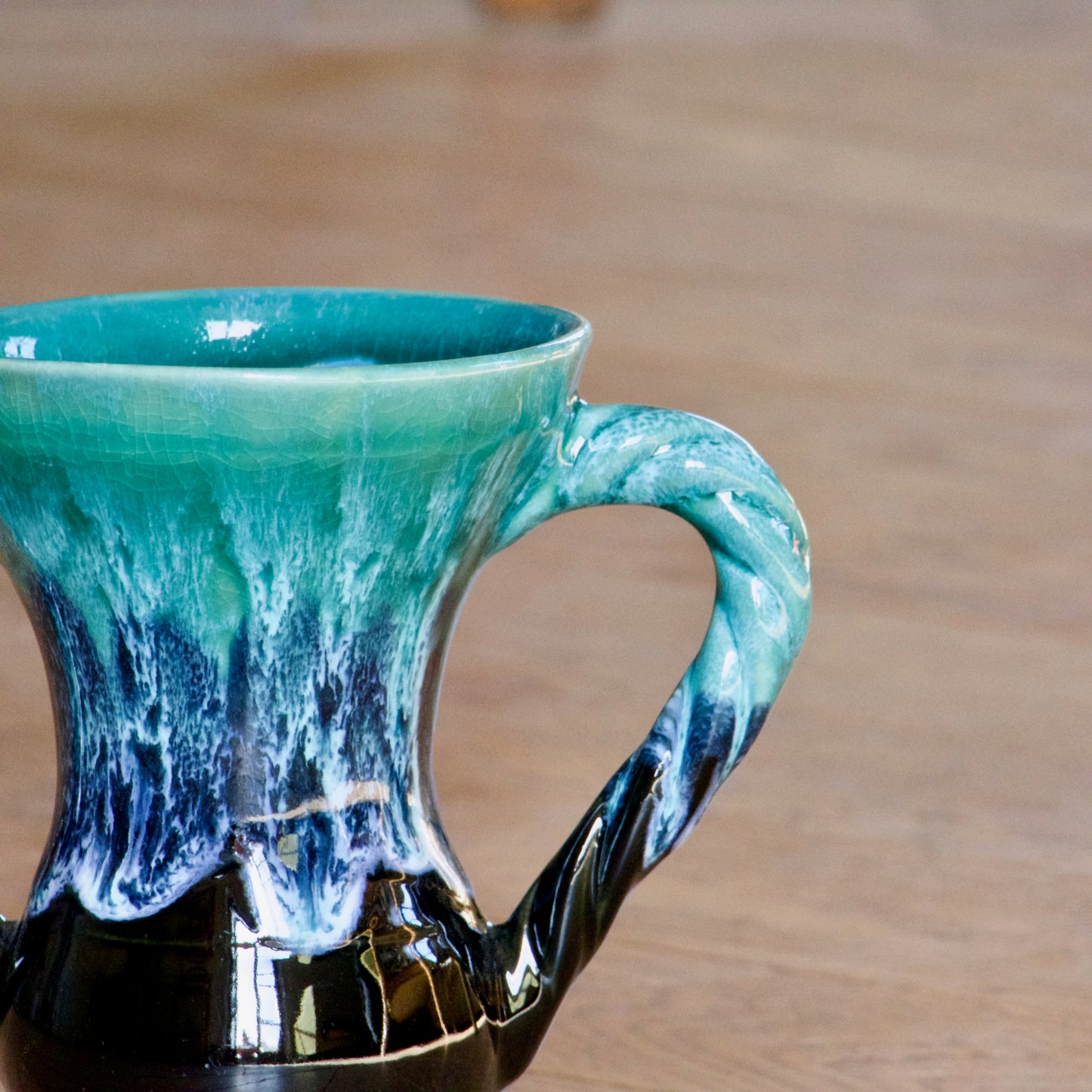 Vase amphore en grès émaillé flammé turquoise