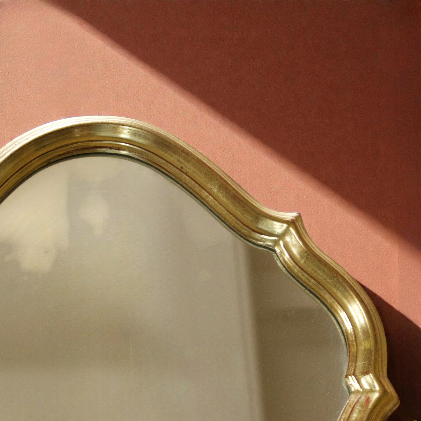Miroir belge vintage en bois doré