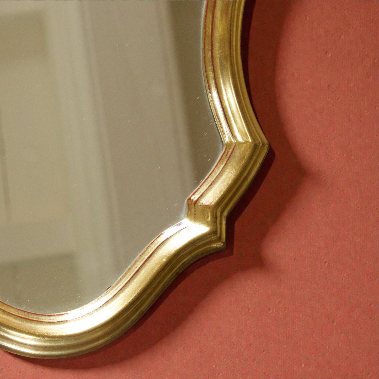 Miroir belge vintage en bois doré