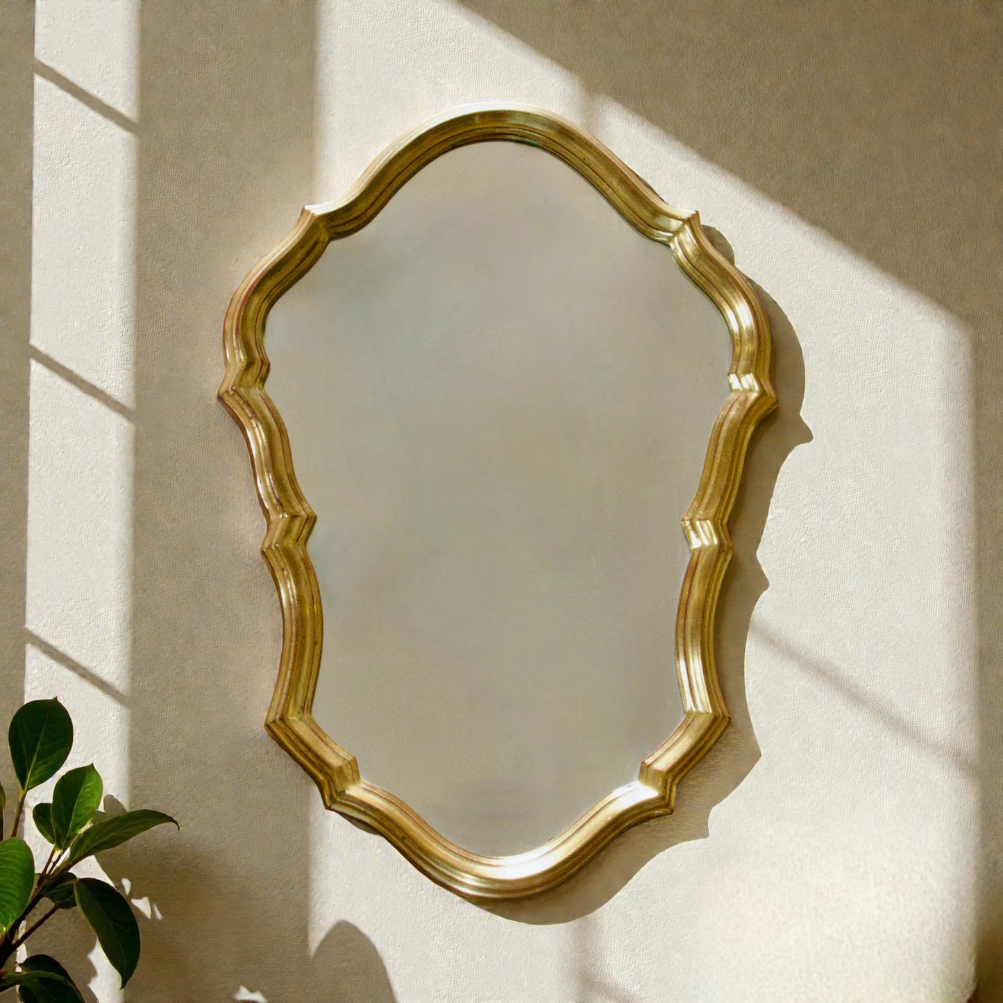 Miroir belge vintage en bois doré