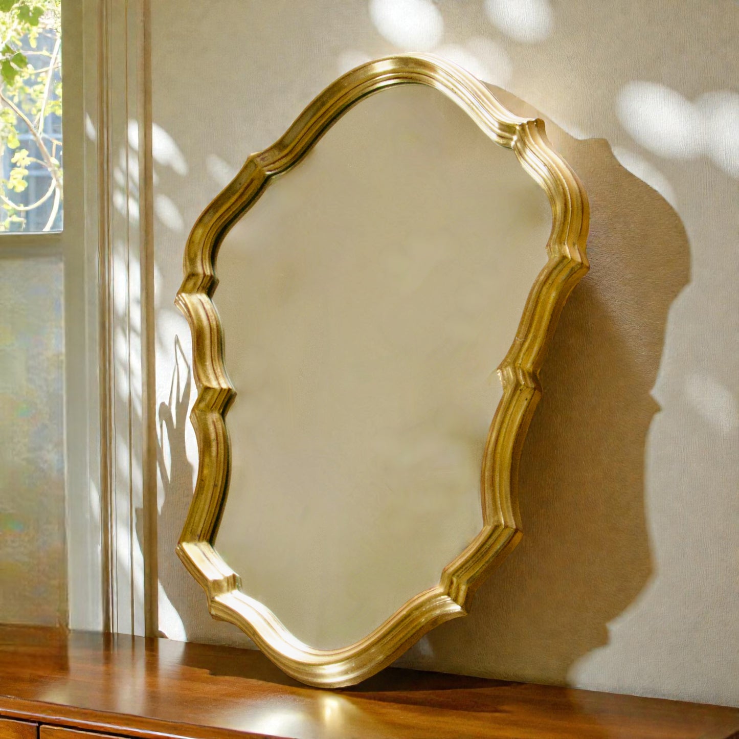 Miroir belge vintage en bois doré