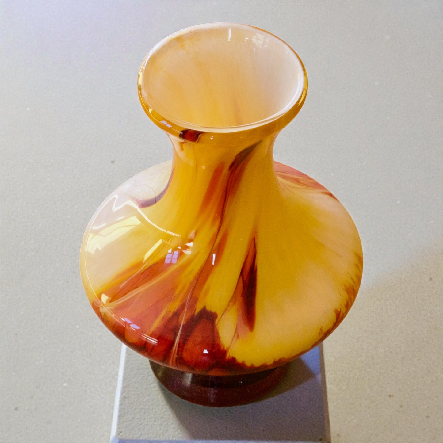 Vase en verre opalin flammé de Murano, 1960's