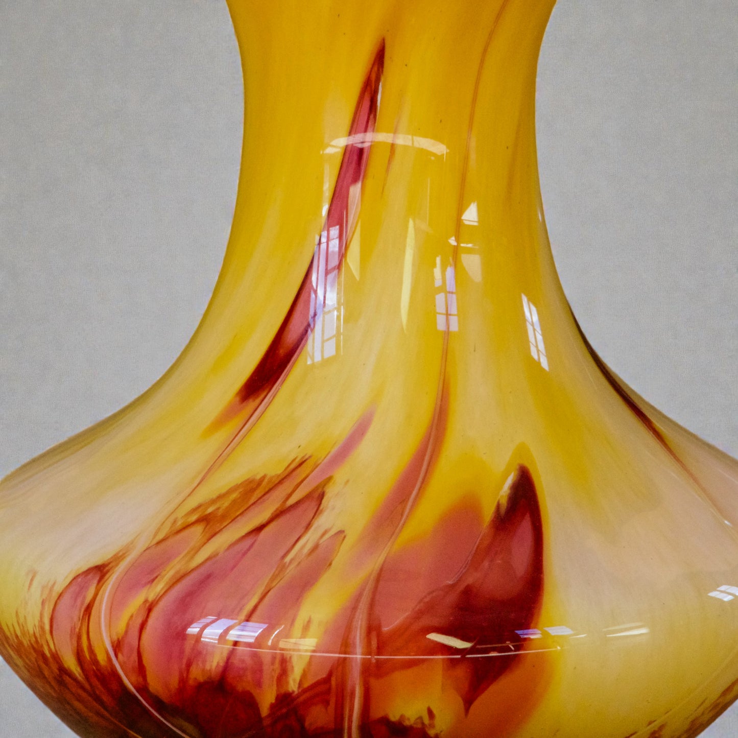 Vase en verre opalin flammé de Murano, 1960's