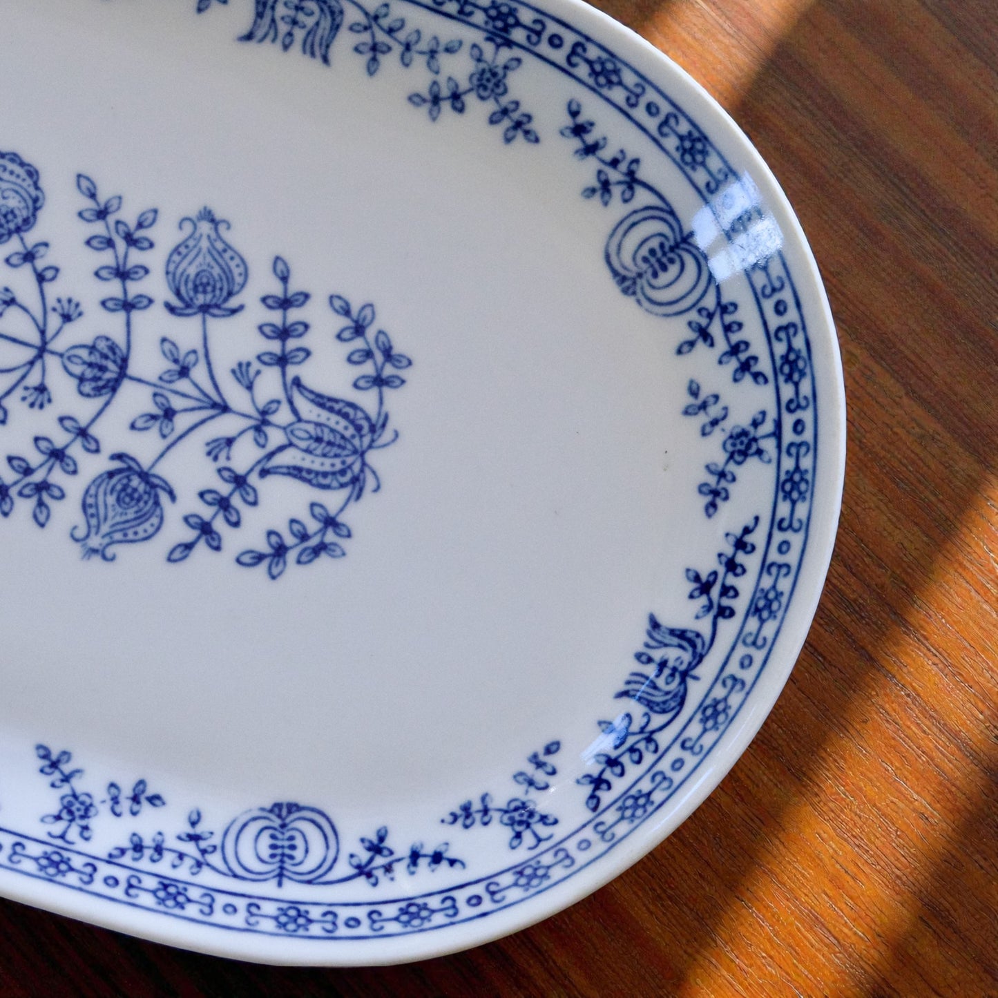 Plat ovale en porcelaine Kahla GDR