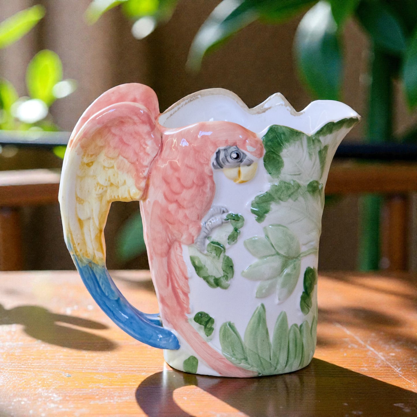 Carafe vintage en barbotine perroquet (avec défauts)