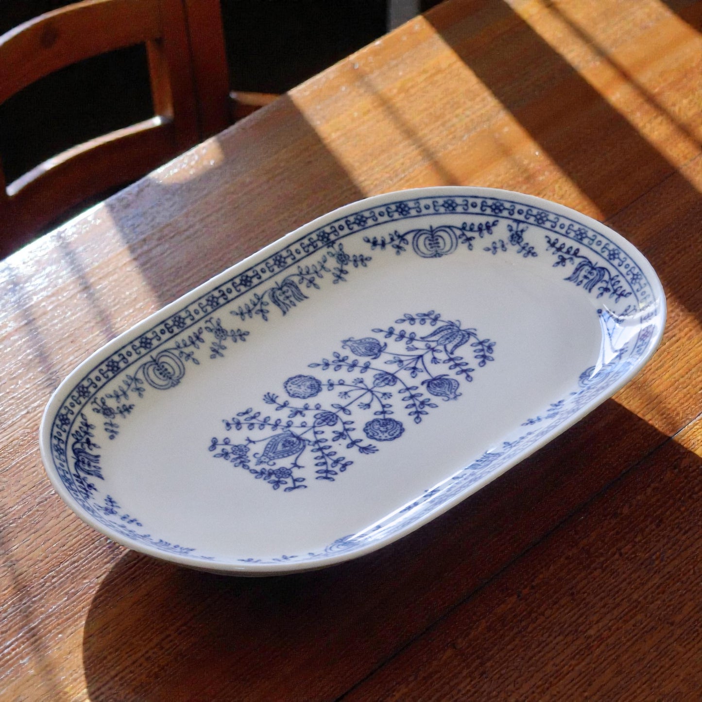 Plat ovale en porcelaine Kahla GDR