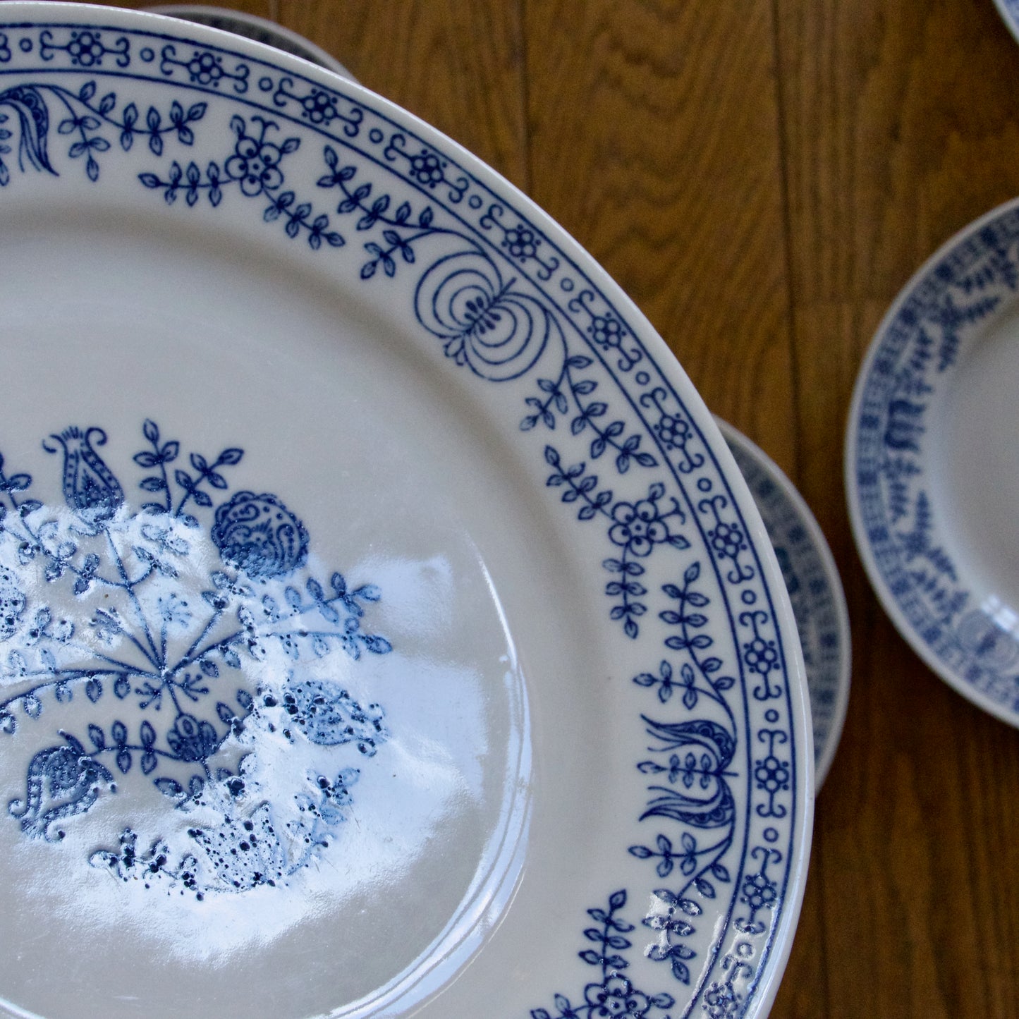 8 assiettes plates en porcelaine Kahla GDR