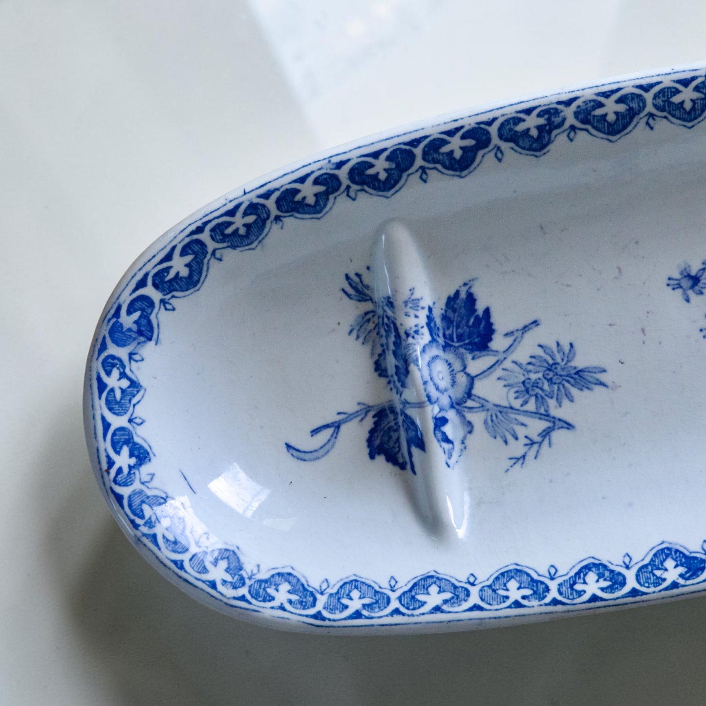 Porte-savon XIXe Creil & Montereau "Bouquet" - terre de fer