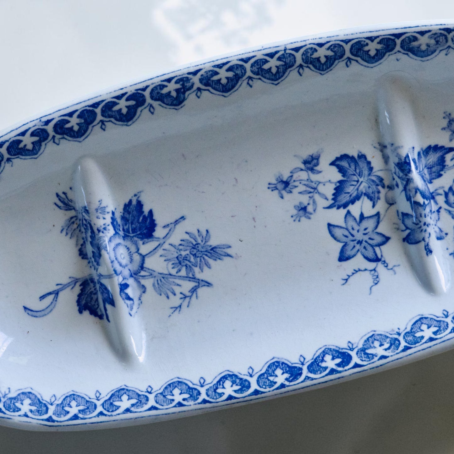 Porte-savon XIXe Creil & Montereau "Bouquet" - terre de fer