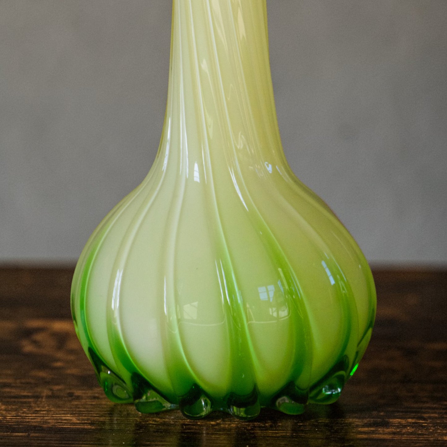 Vase soliflore de Murano en verre opalin soufflé jaune et vert