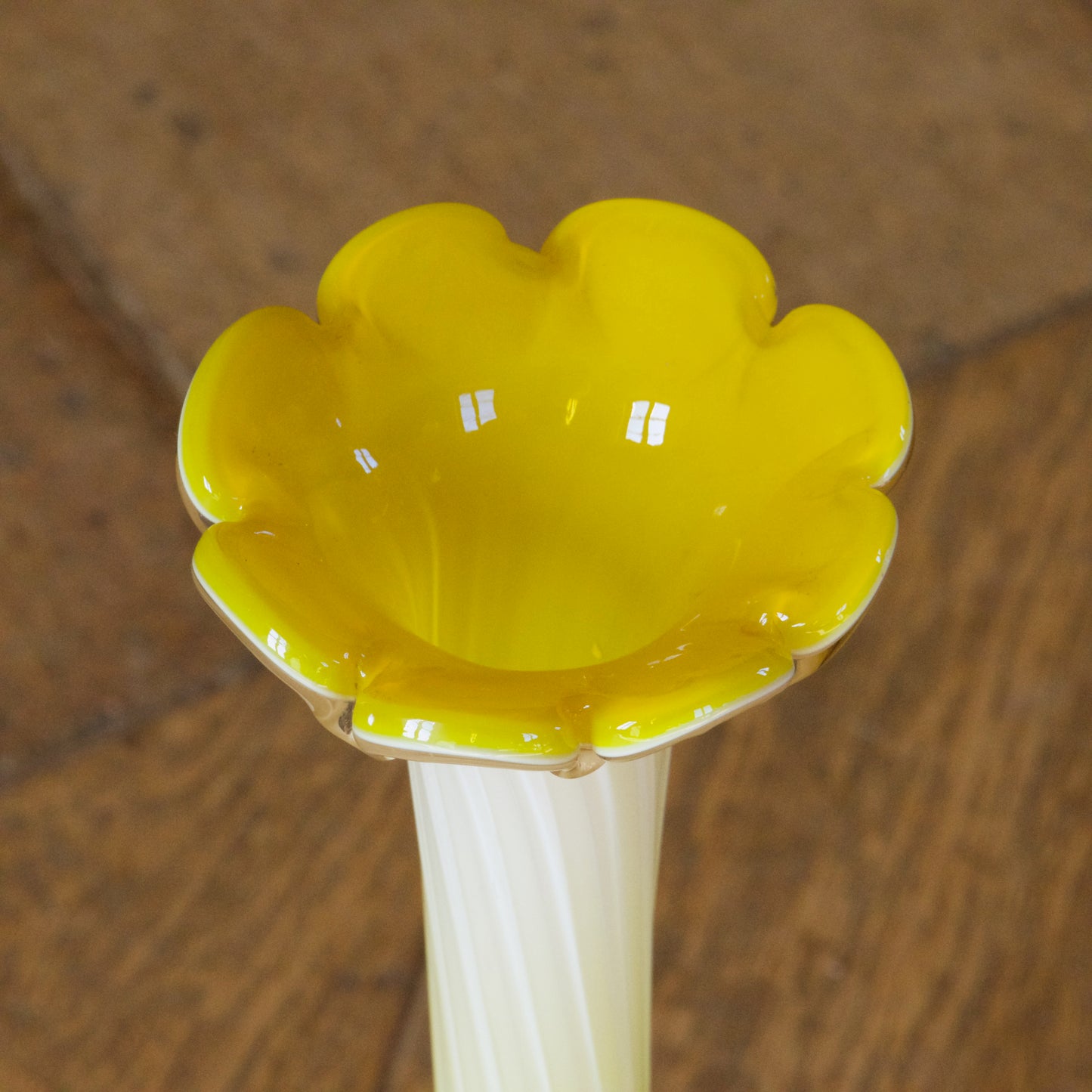 Vase soliflore de Murano en verre opalin soufflé jaune et vert