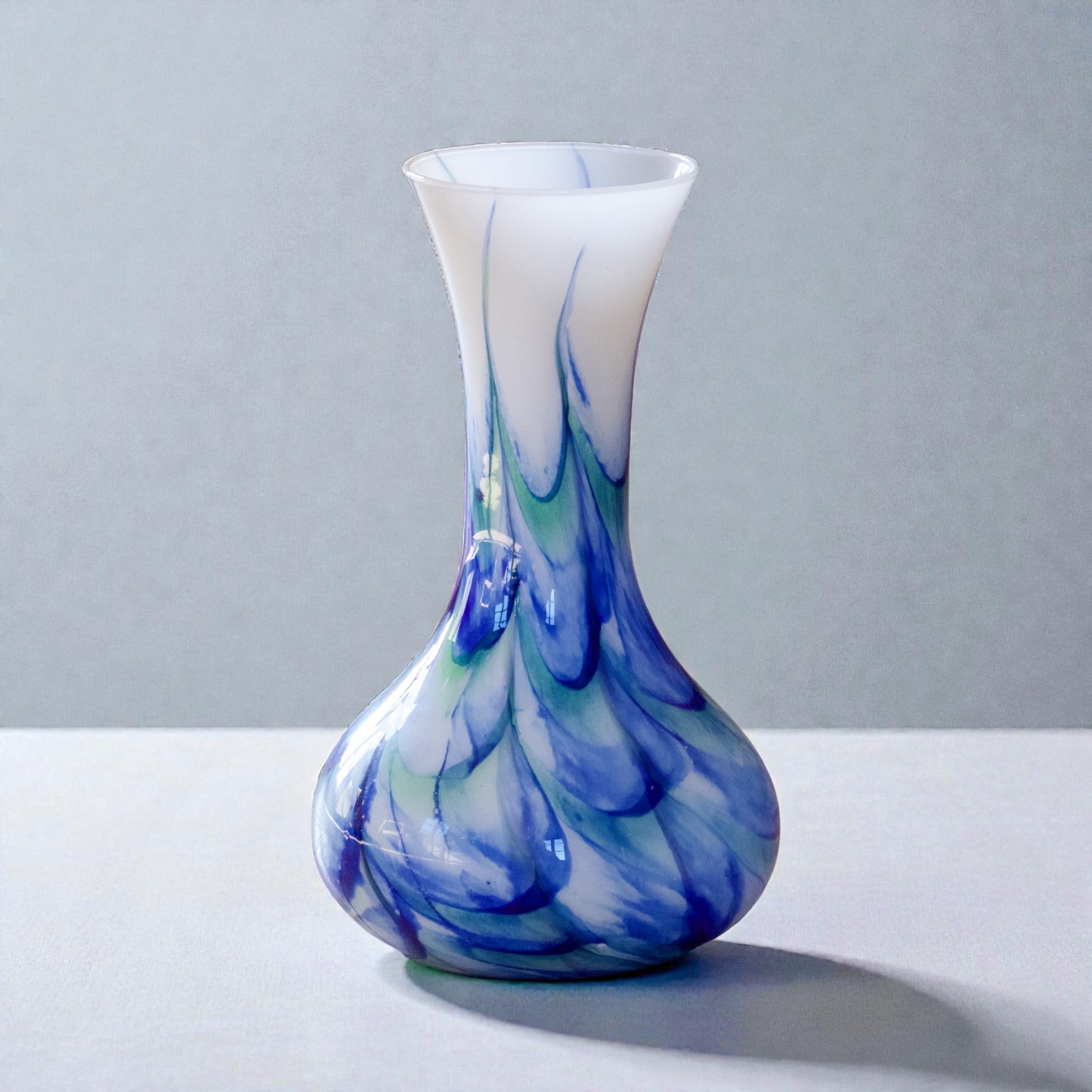 Grand vase de Murano en verre opalin soufflé