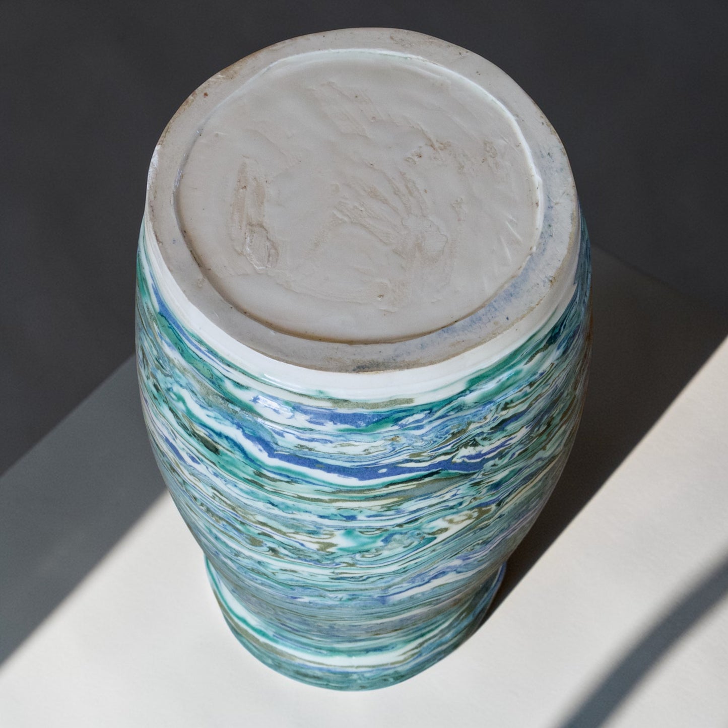 Pièce unique, vase artisanal en terre mêlée turquoise