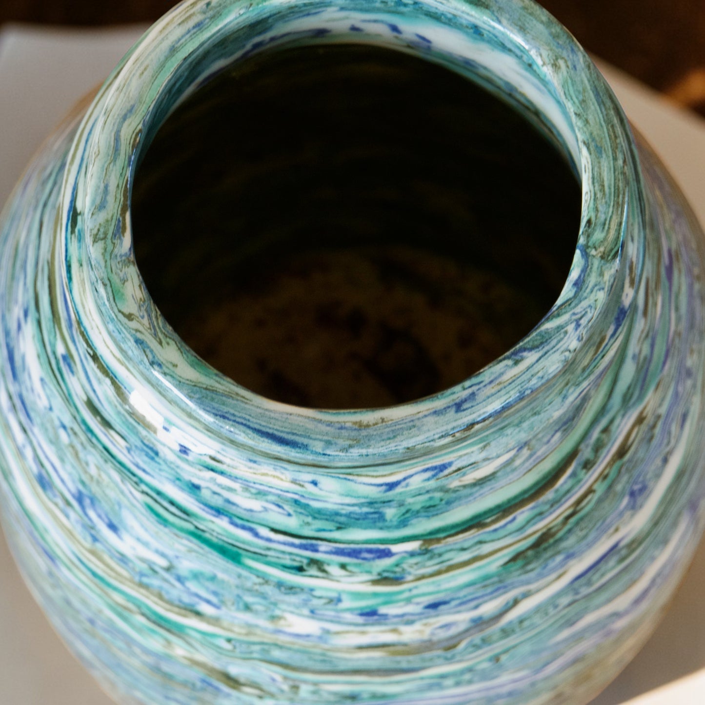 Pièce unique, vase artisanal en terre mêlée turquoise