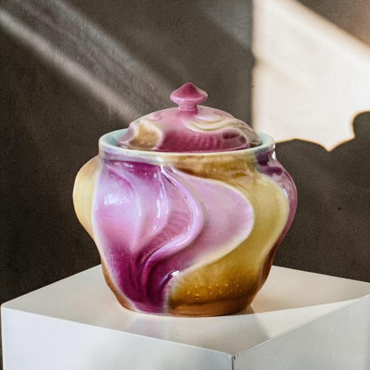 Pot à tabac d'époque Art Nouveau, en majolique signé Sarreguemines
