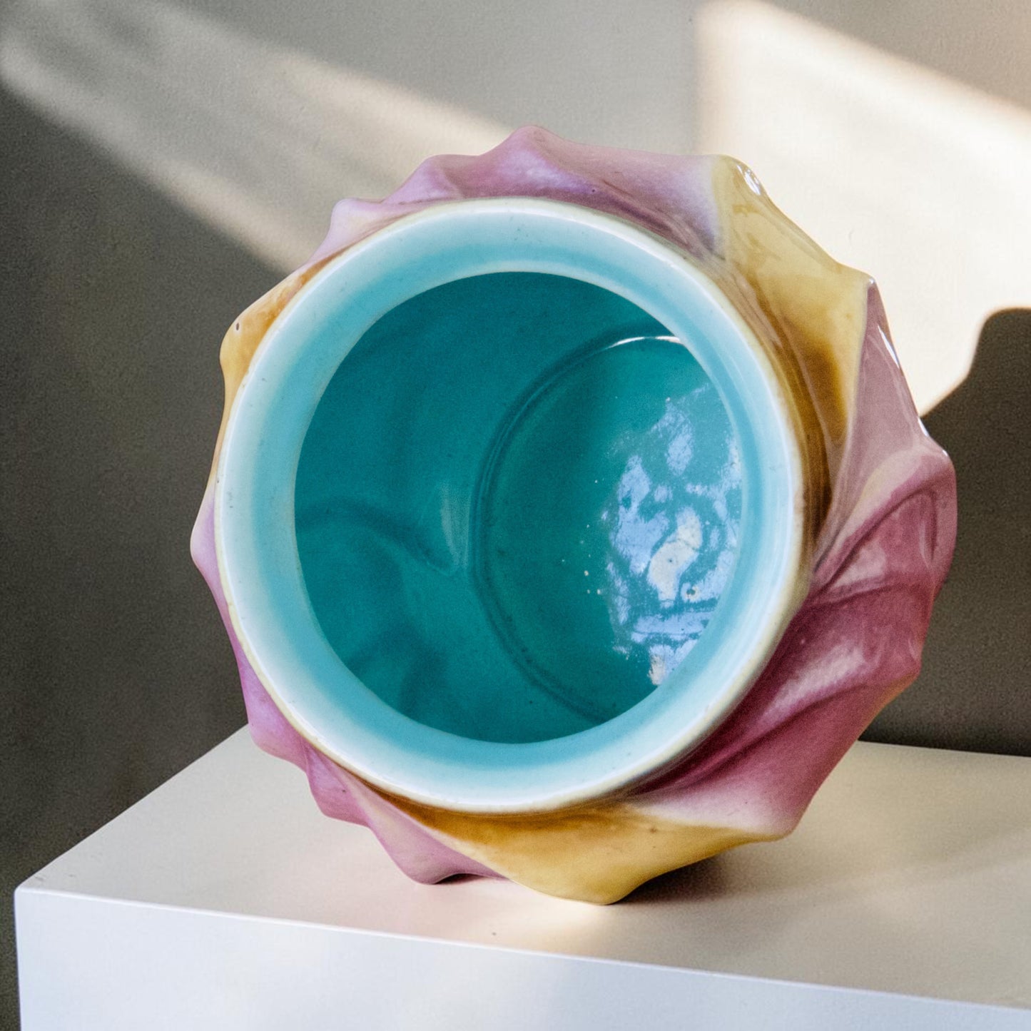 Pot à tabac d'époque Art Nouveau, en majolique signé Sarreguemines