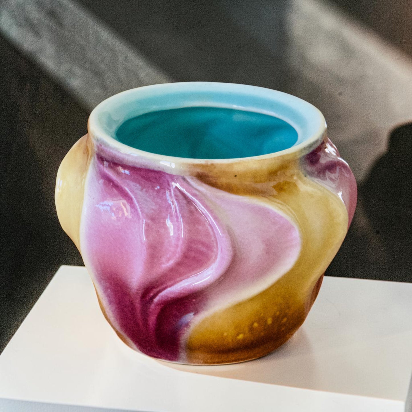 Pot à tabac d'époque Art Nouveau, en majolique signé Sarreguemines