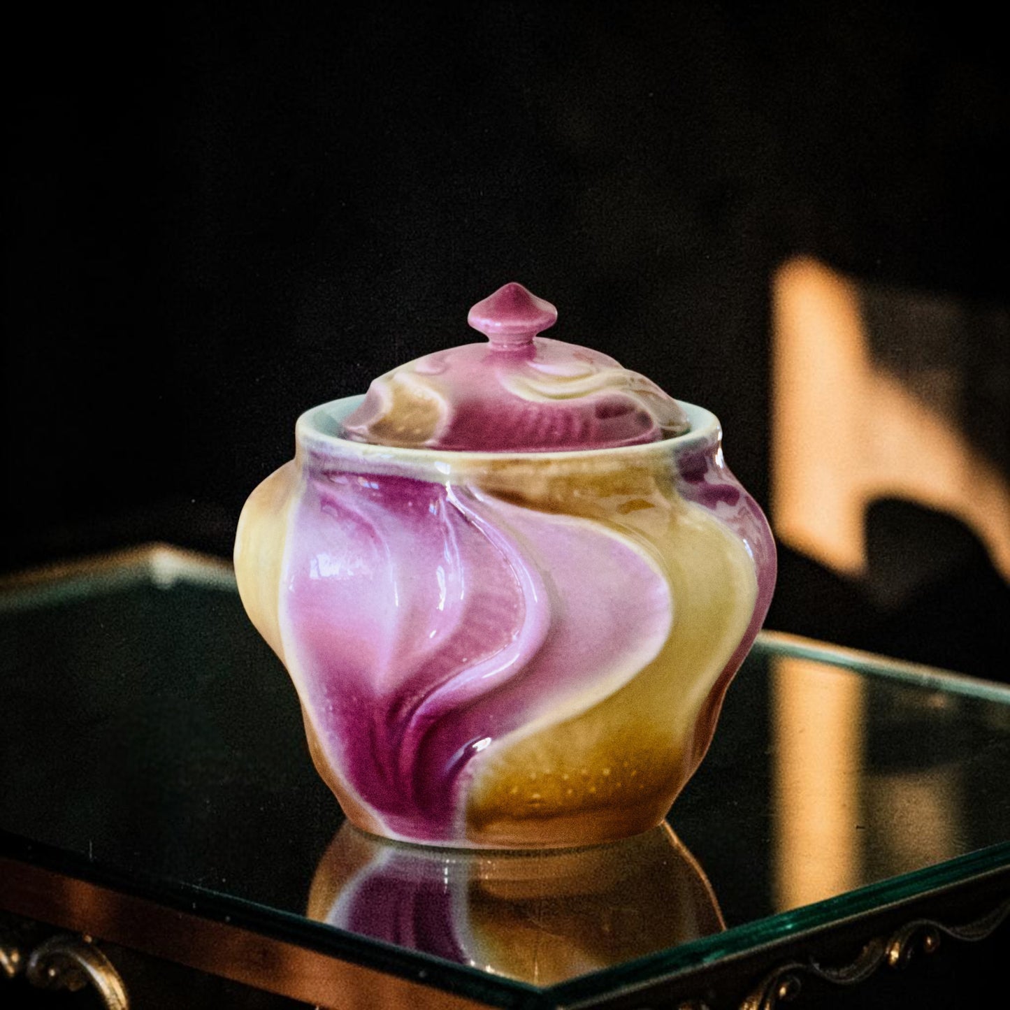 Pot à tabac d'époque Art Nouveau, en majolique signé Sarreguemines
