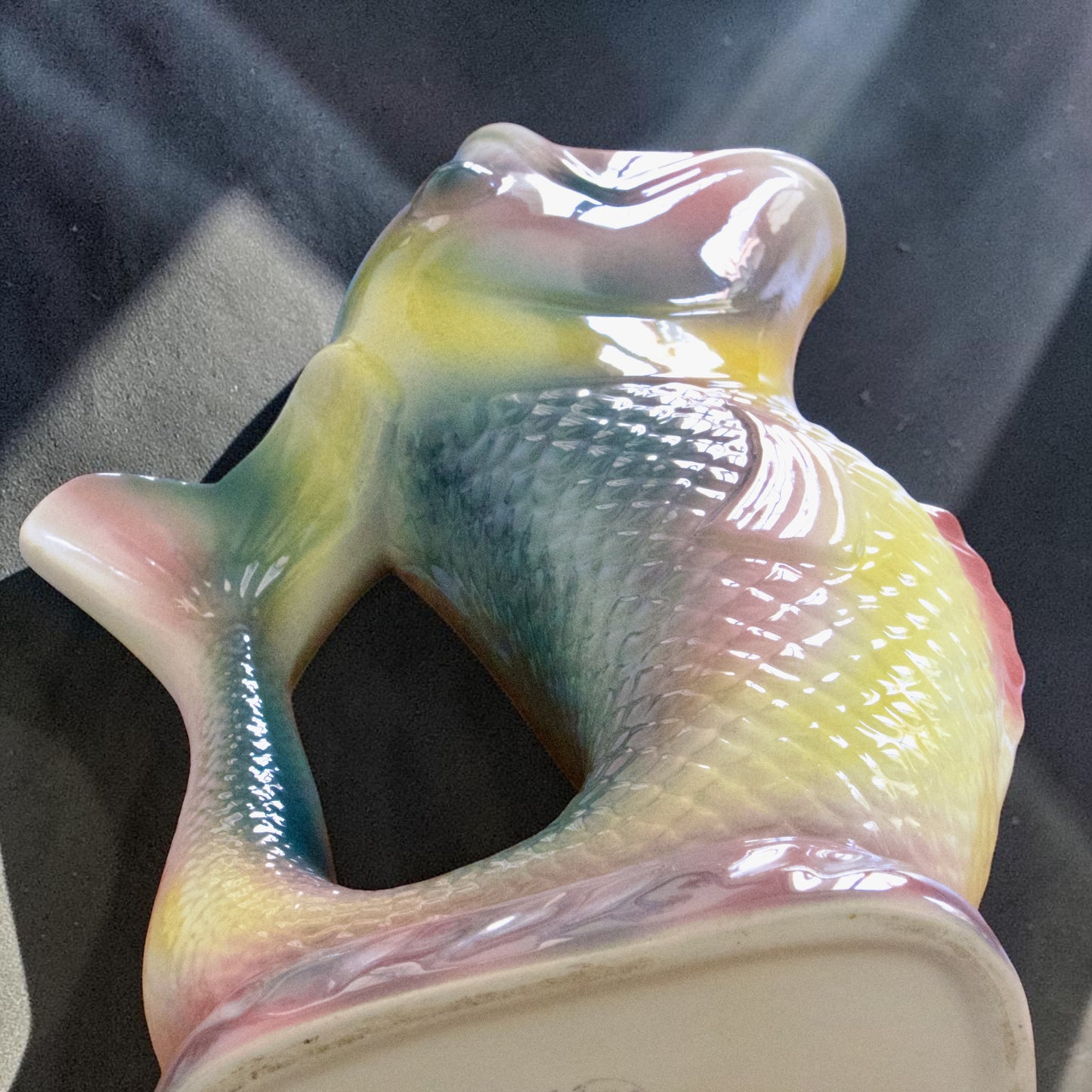 Grand vase en barbotine zoomorphe KG Lunéville poisson