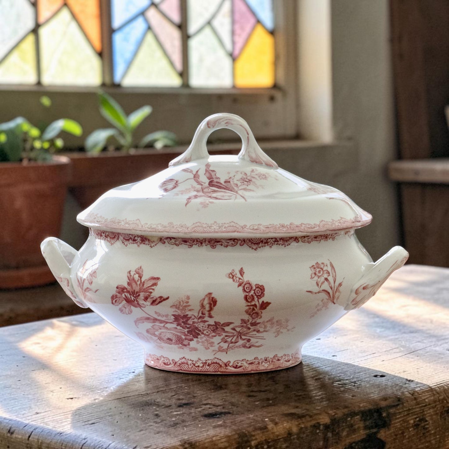 Grande soupière XIXe signée Sarreguemines "Fontanges" - terre de fer rose