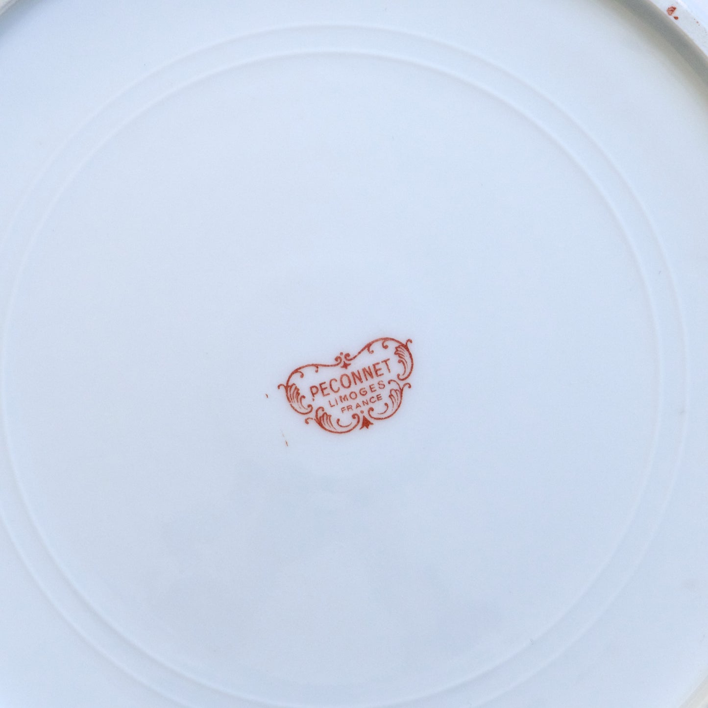 Plat rond en porcelaine de Limoges "Peconnet"