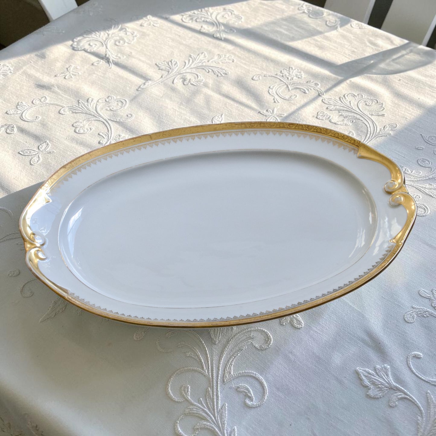 Très grand plat ovale en porcelaine de Limoges "Peconnet"