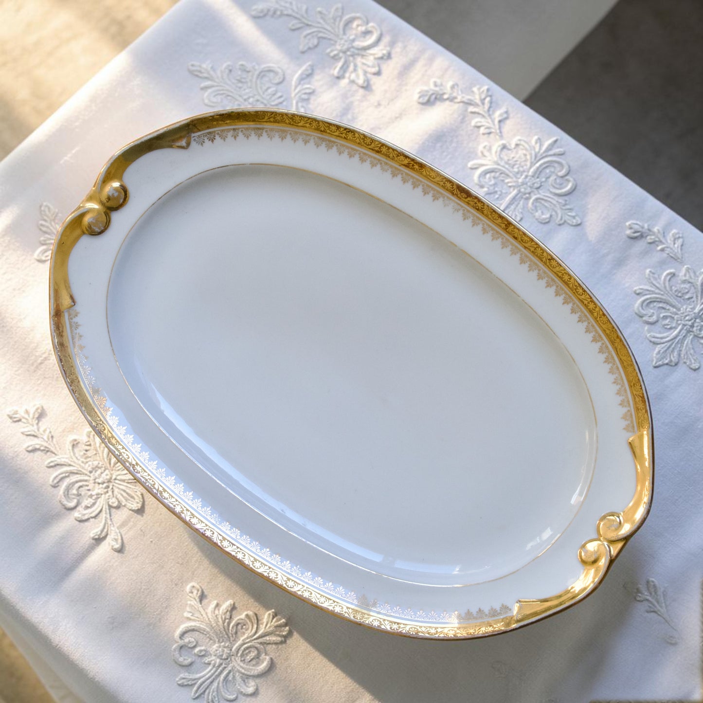 Grand plat ovale en porcelaine de Limoges "Peconnet"