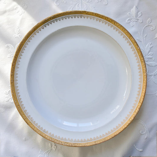 Plat rond en porcelaine de Limoges "Peconnet"
