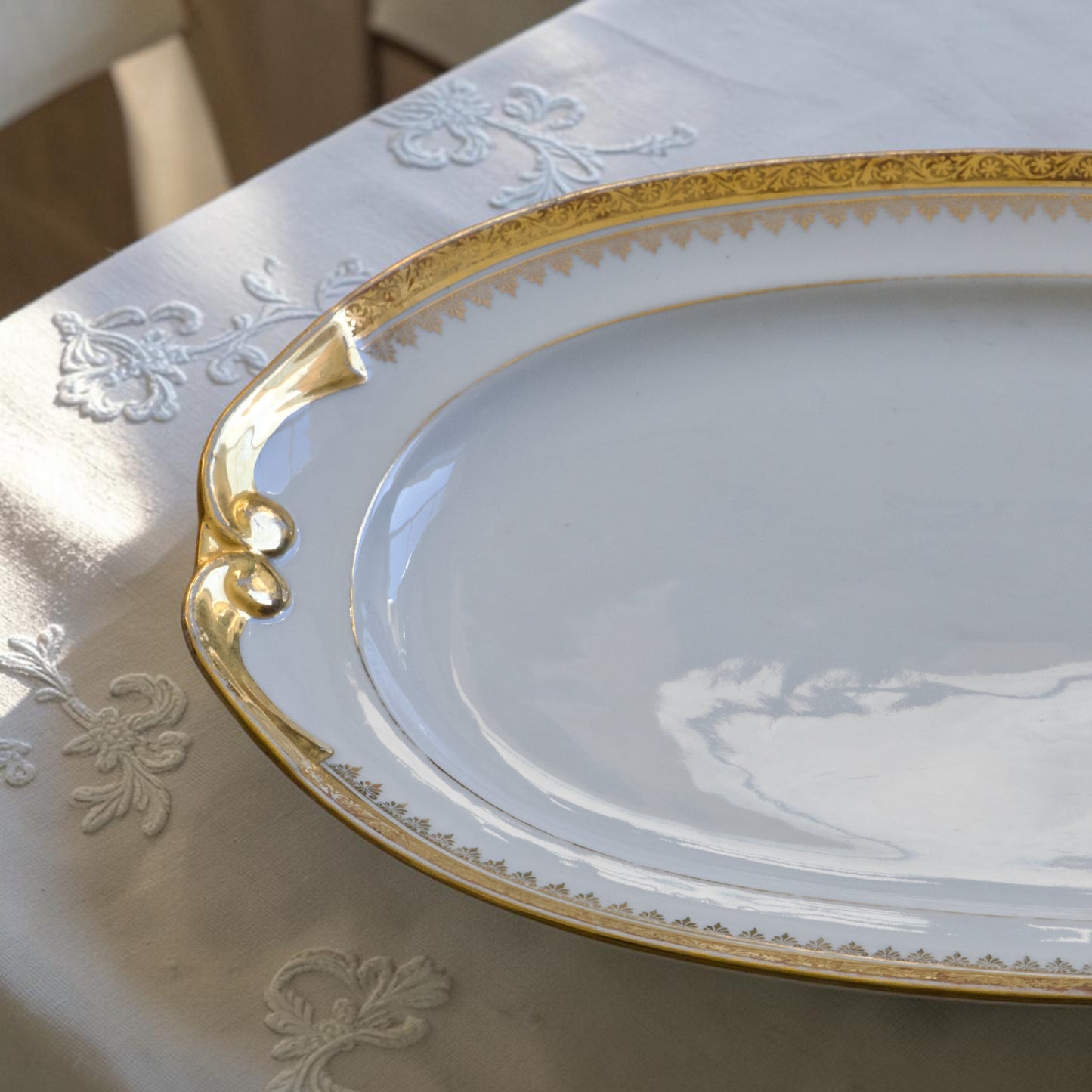 Grand plat ovale en porcelaine de Limoges "Peconnet"