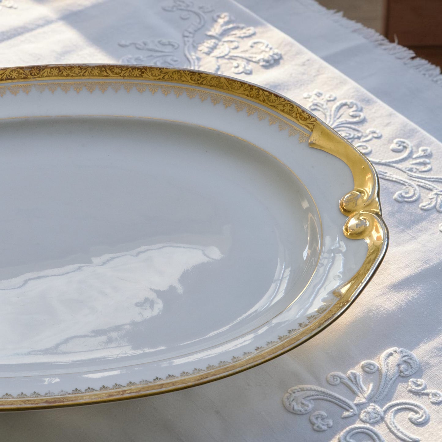 Grand plat ovale en porcelaine de Limoges "Peconnet"