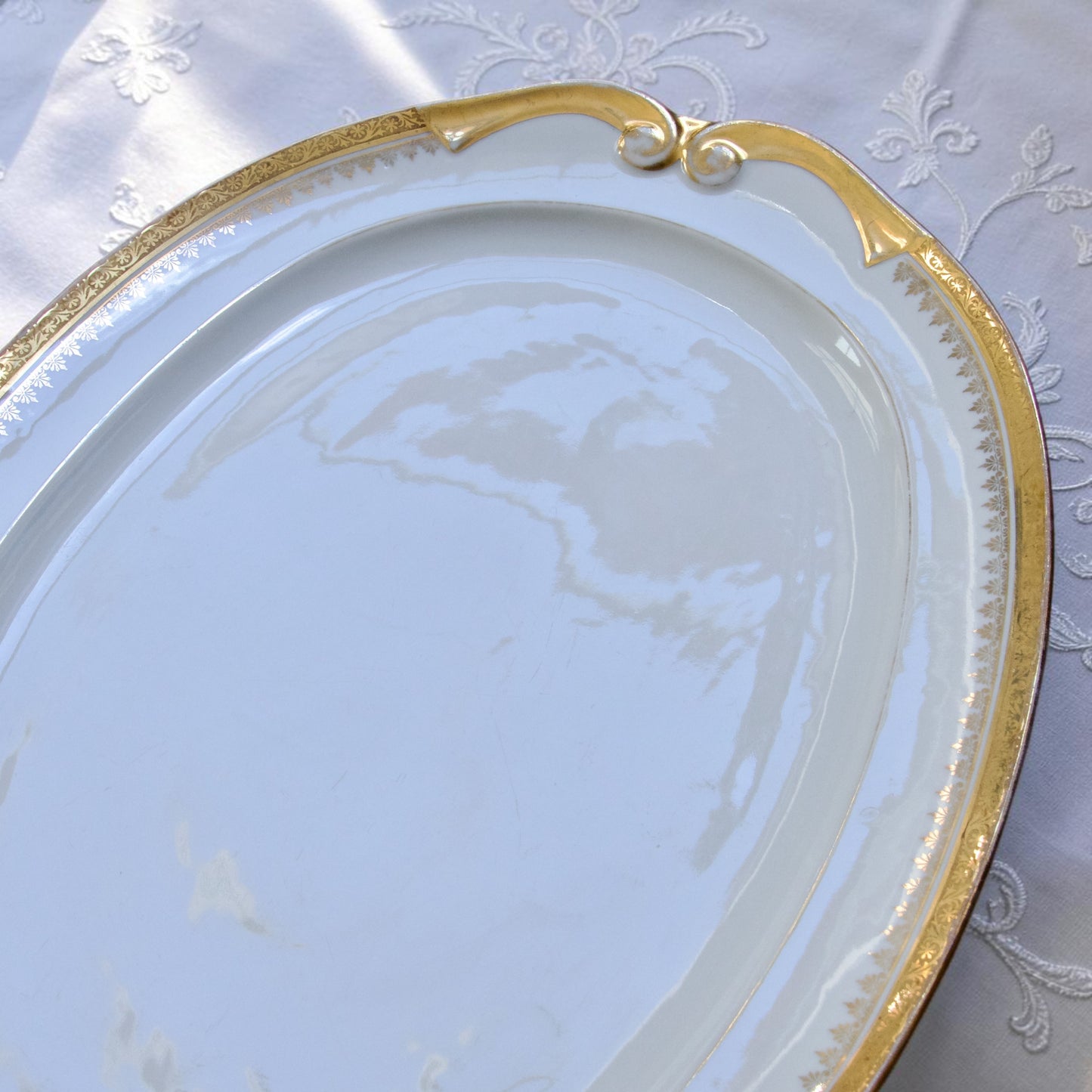 Très grand plat ovale en porcelaine de Limoges "Peconnet"