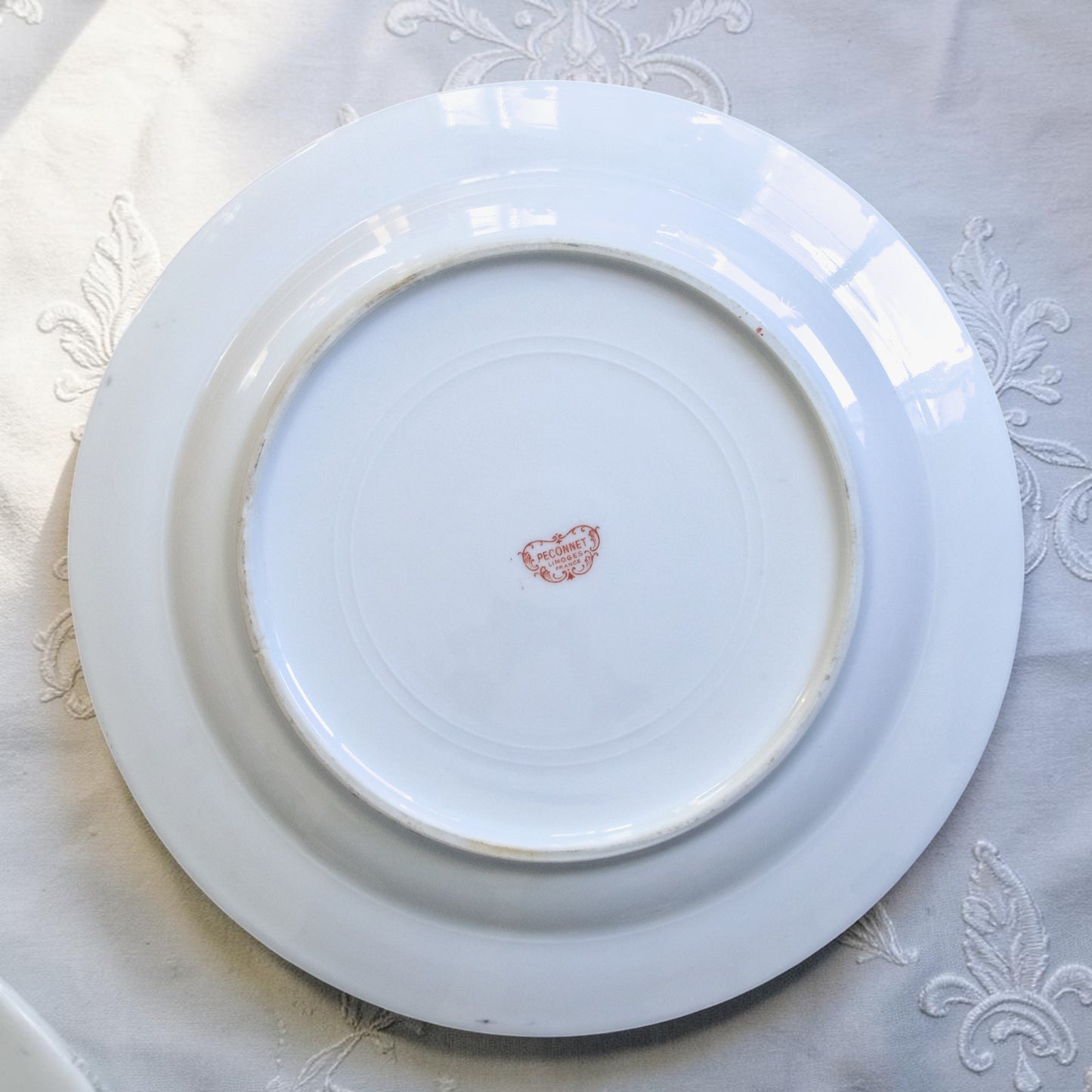 Plat rond en porcelaine de Limoges "Peconnet"