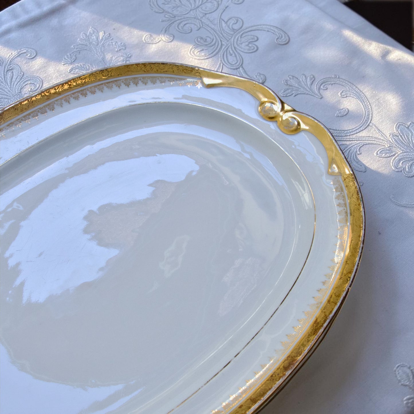 Grand plat ovale en porcelaine de Limoges "Peconnet"