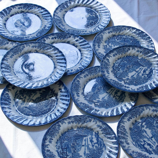 12 assiettes Churchill Staffordshire faïence anglaise
