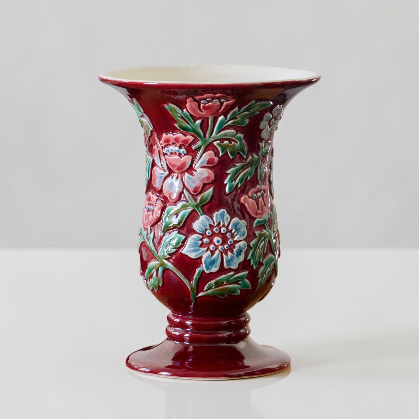 Vase relief fleuri signé CAB - Céramique d'Art de Bordeaux