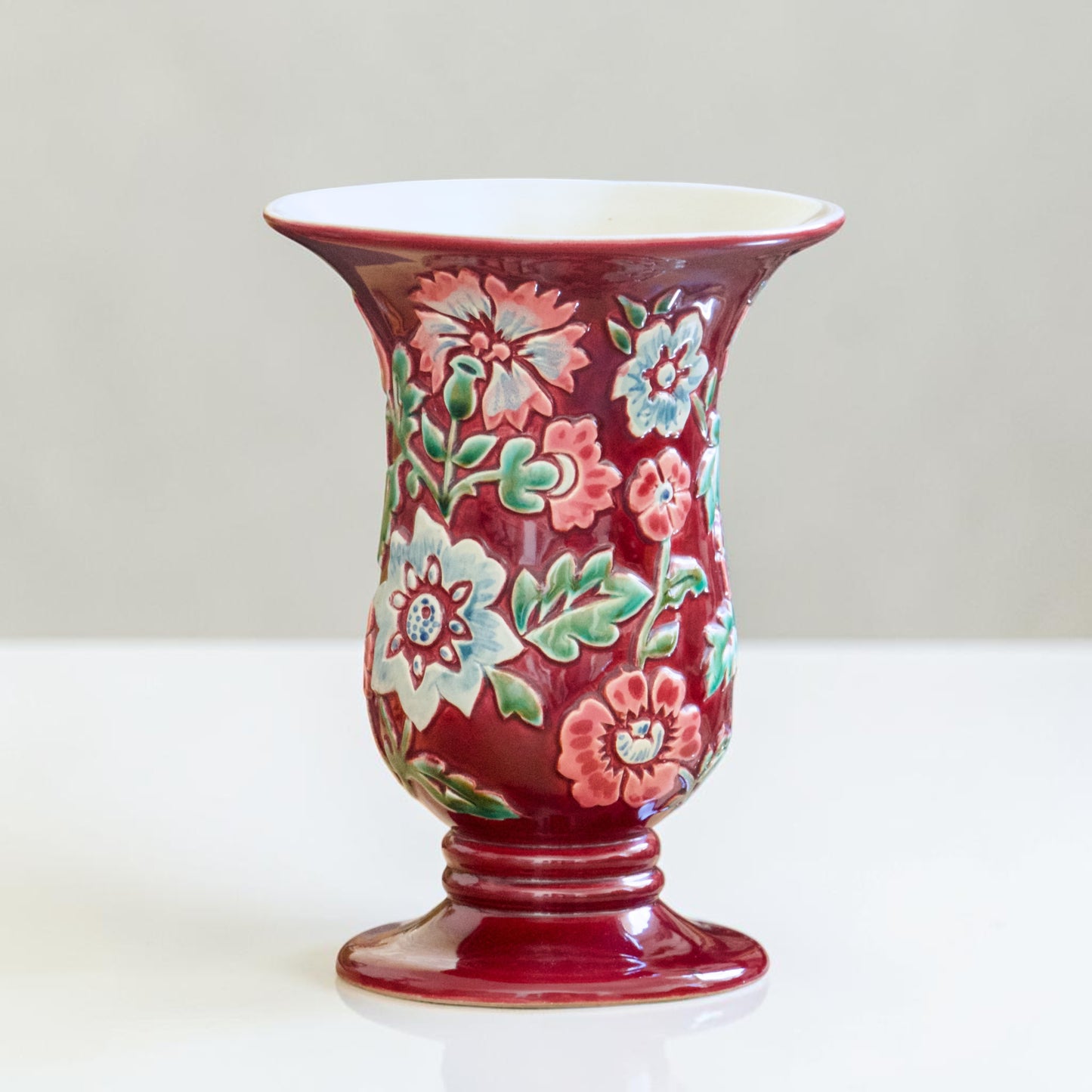 Vase relief fleuri signé CAB - Céramique d'Art de Bordeaux