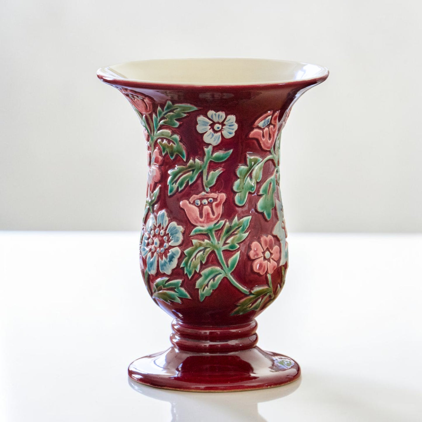 Vase relief fleuri signé CAB - Céramique d'Art de Bordeaux