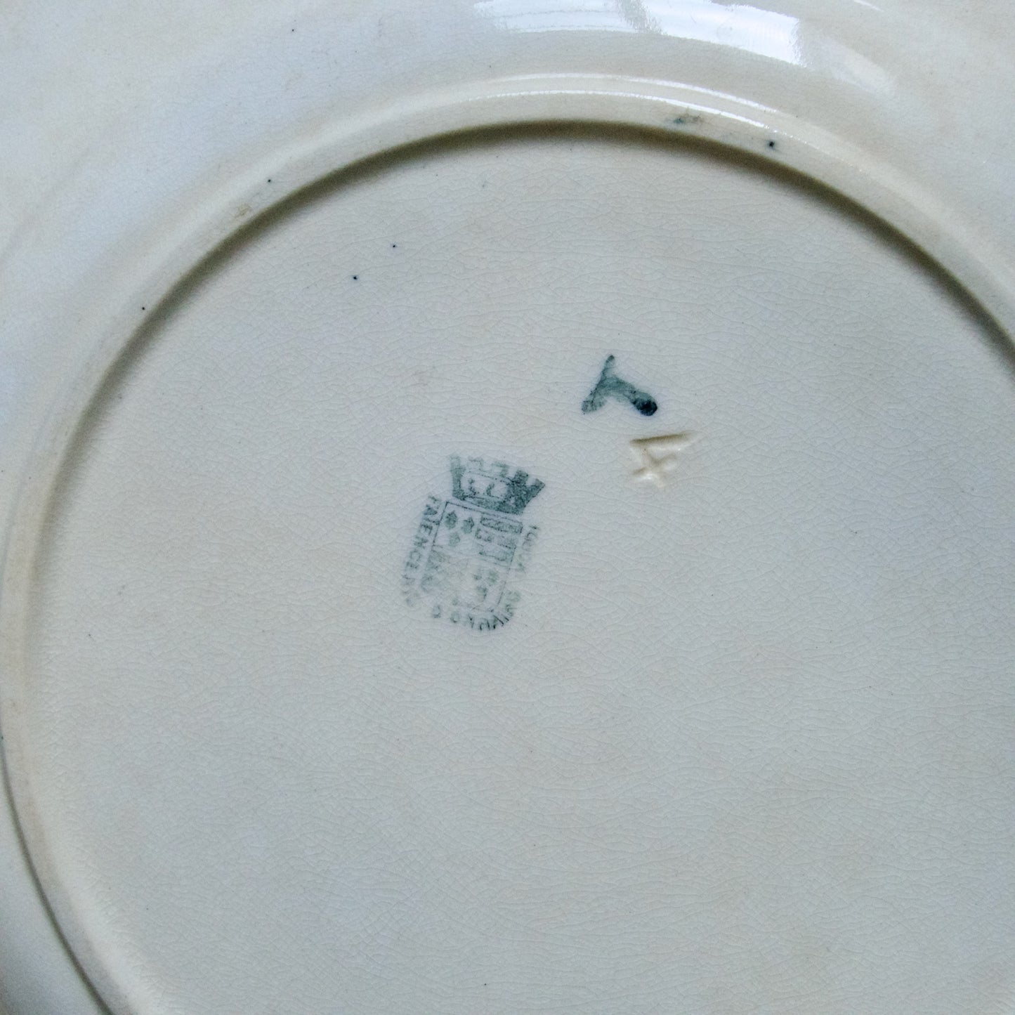 Assiettes plates XIXe Onnaing aux oiseaux - terre de fer