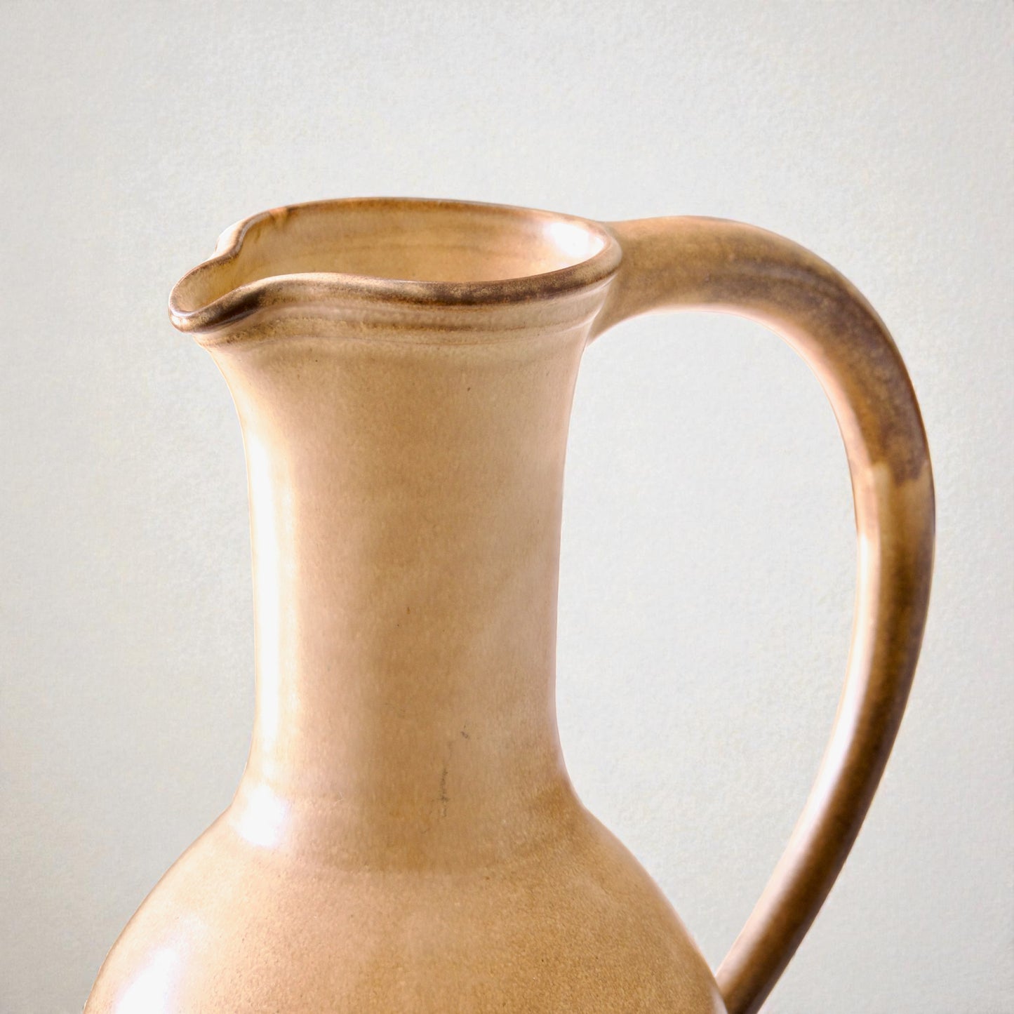 Grande carafe artisanale en grès