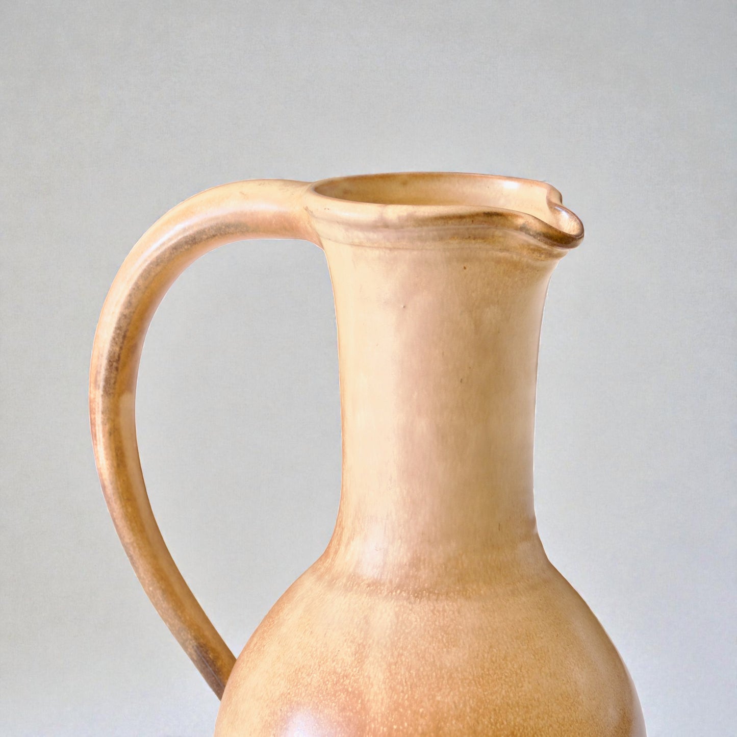 Grande carafe artisanale en grès