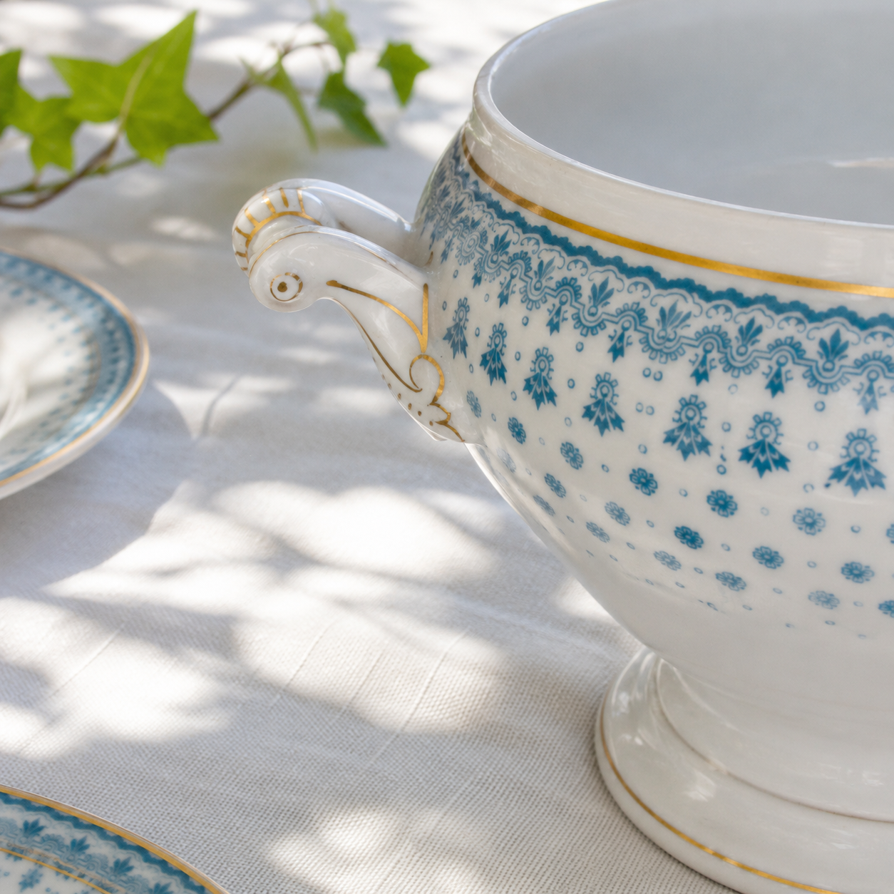 Grand légumier de 1909 en porcelaine Oscar Schaller