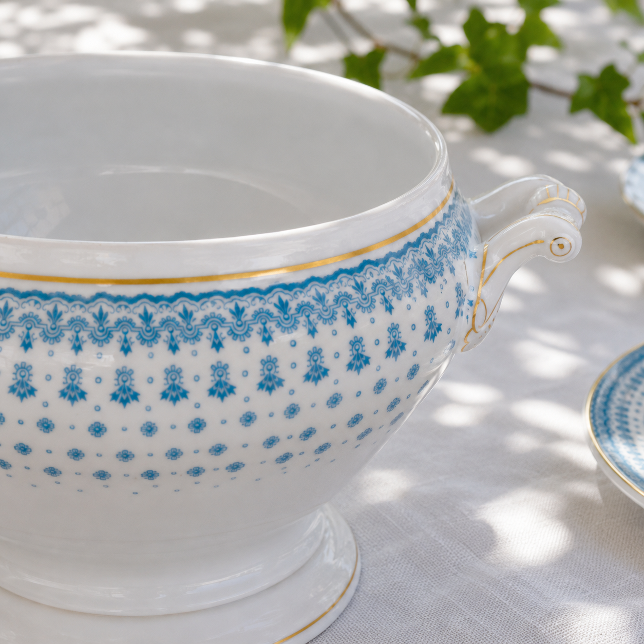 Grand légumier de 1909 en porcelaine Oscar Schaller