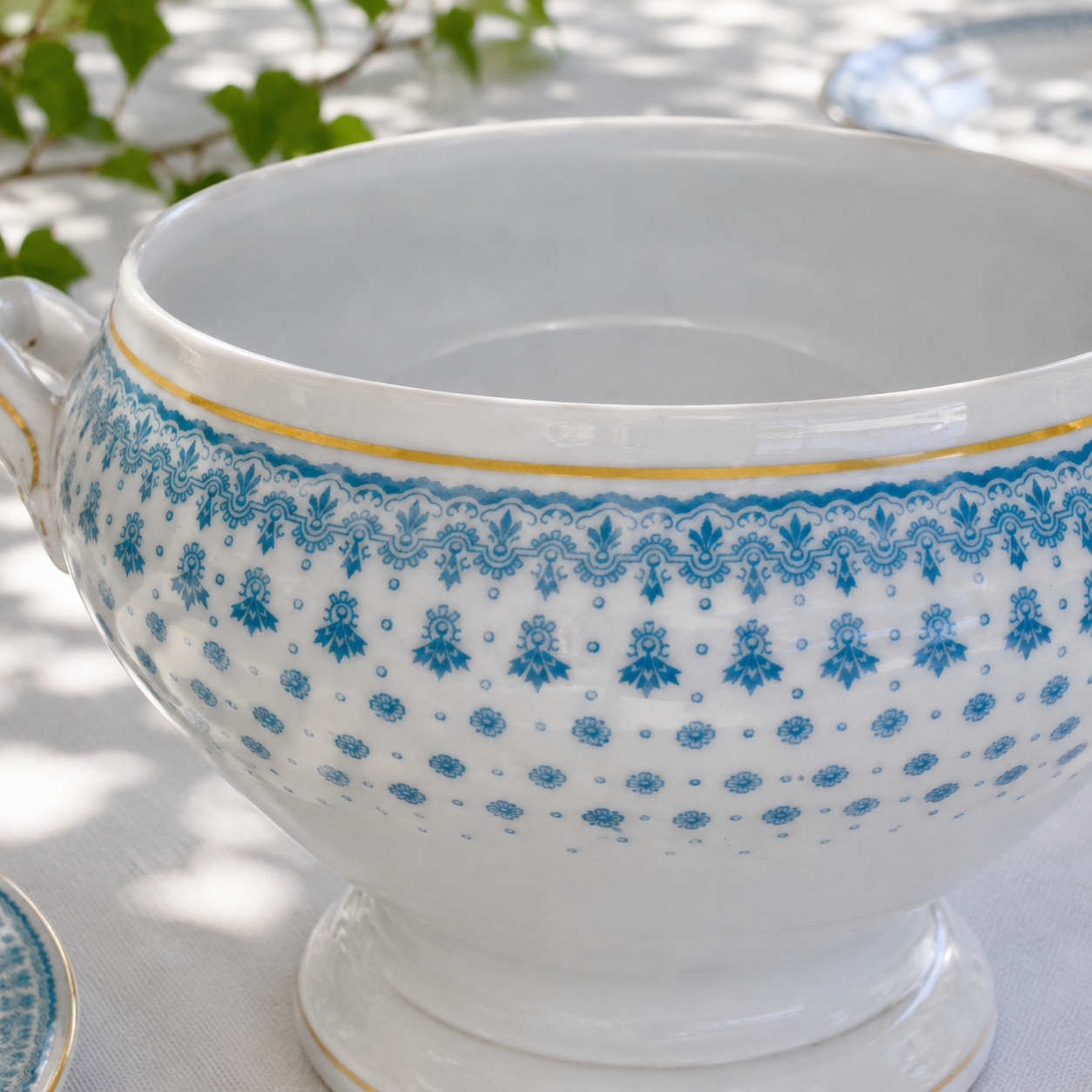 Grand légumier de 1909 en porcelaine Oscar Schaller